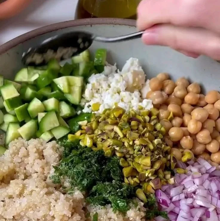 High-protein quinoa salad featuring fresh vegetables and Mediterranean flavors